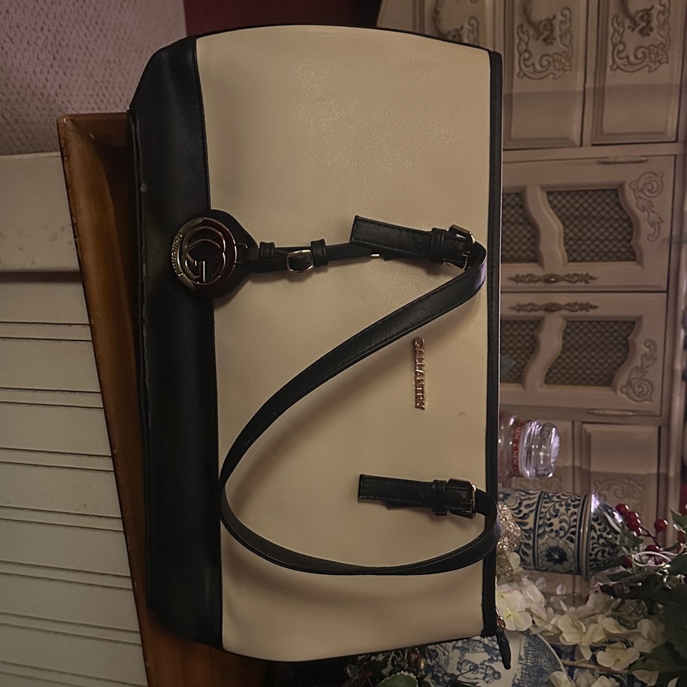Elegant Black and Cream Clutch